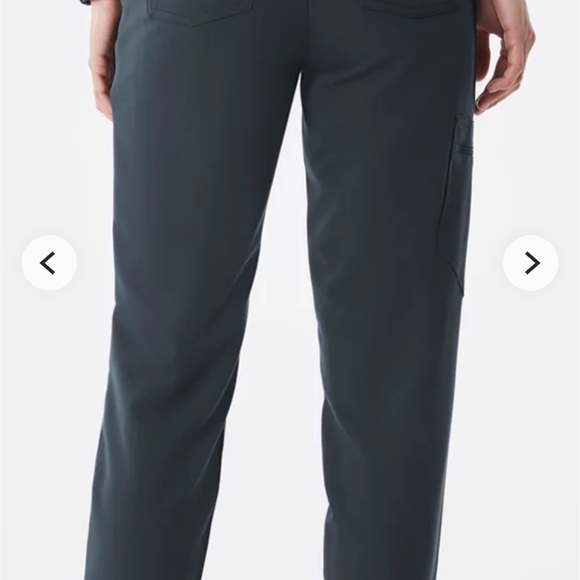 Figs Zamora Jogger Scrub Pants and Rafaela Oversized Scrub Top - Picture 7 of 7